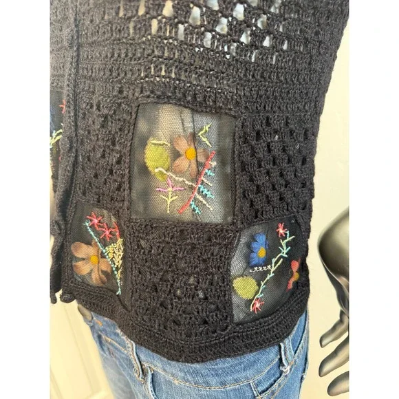 Vintage Black Crochet Short Sleeve Cardigan Floral Embroidered Mesh Cottagecore - Picture 4 of 7